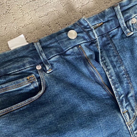 BRAND NEW Good American Jeans - Picture 3 of 7